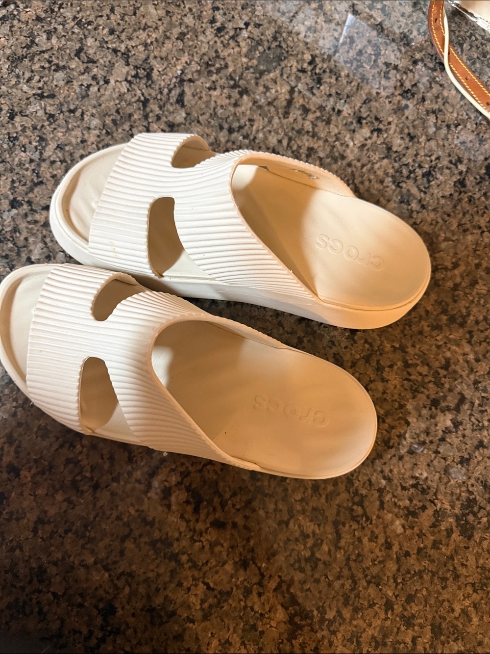 CROCS Women's White Ribbed Two-Slot Slide Sandals